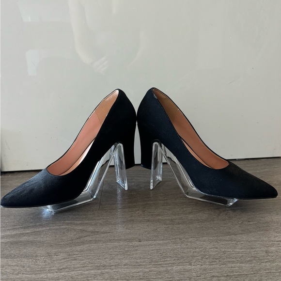 Classic Black Pointed-Toe Heels 🖤 - Picture 4 of 6